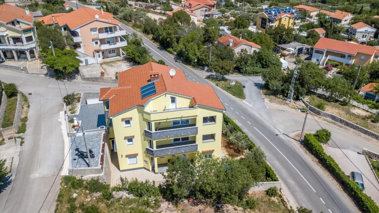 Apartments Jana Salatić エクステリア 写真