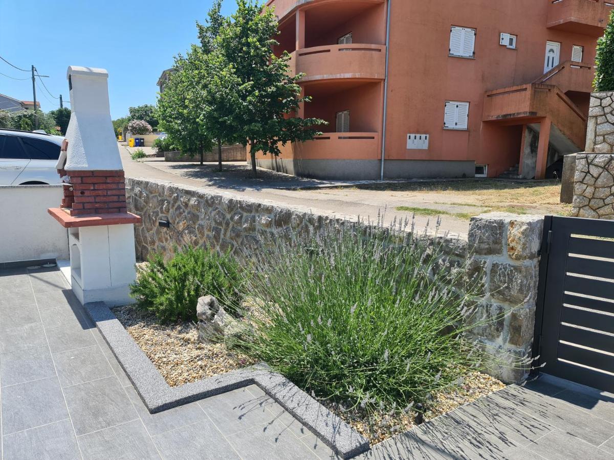 Apartments Jana Salatić エクステリア 写真