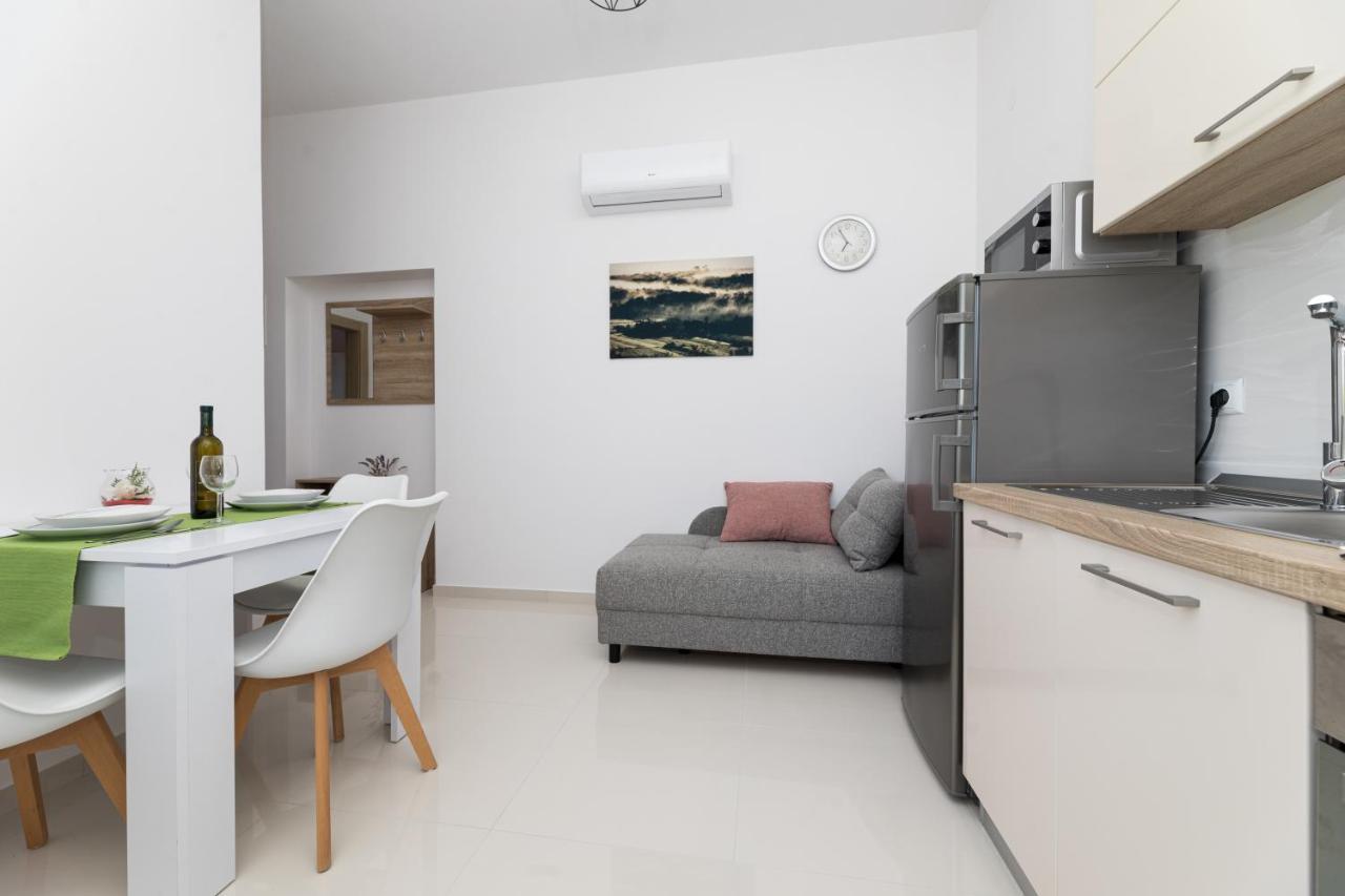 Apartments Jana Salatić エクステリア 写真