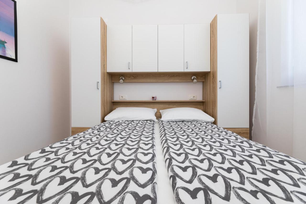 Apartments Jana Salatić エクステリア 写真