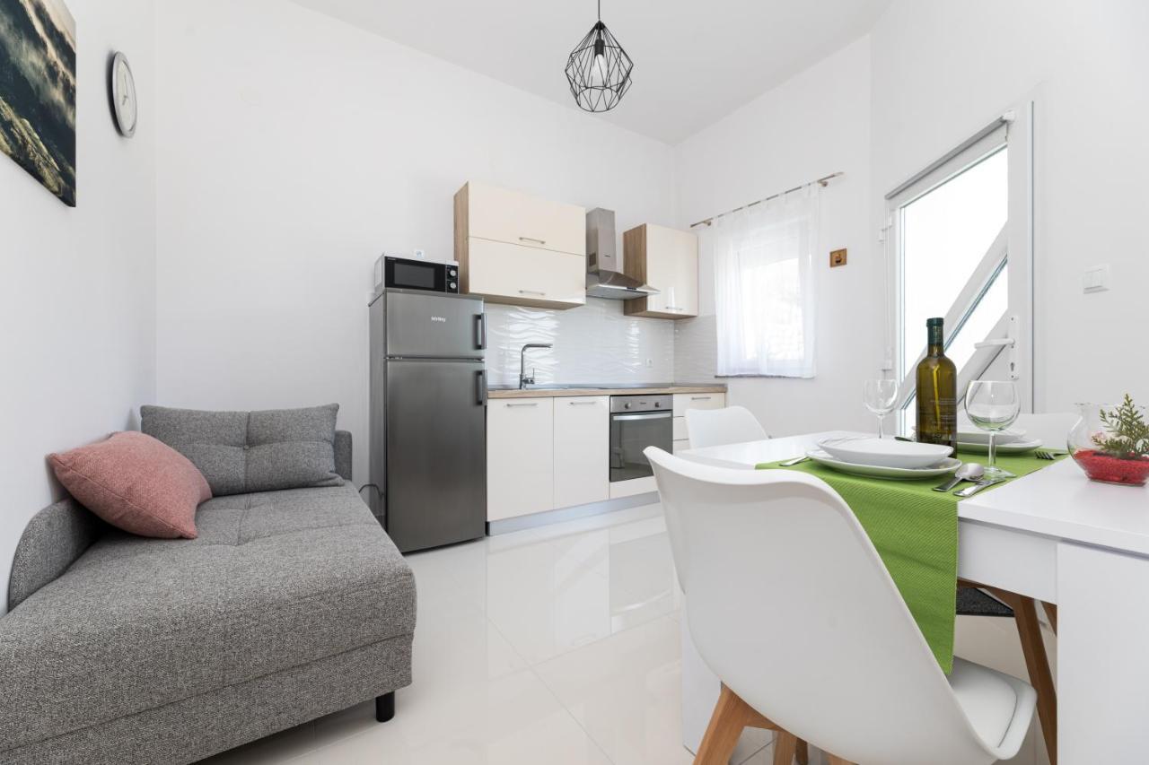 Apartments Jana Salatić エクステリア 写真