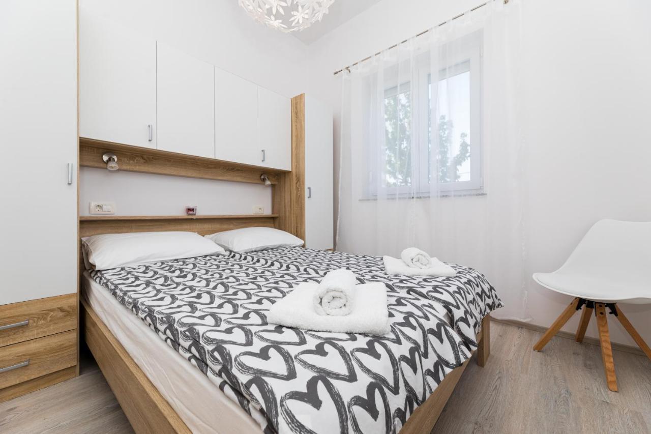 Apartments Jana Salatić エクステリア 写真