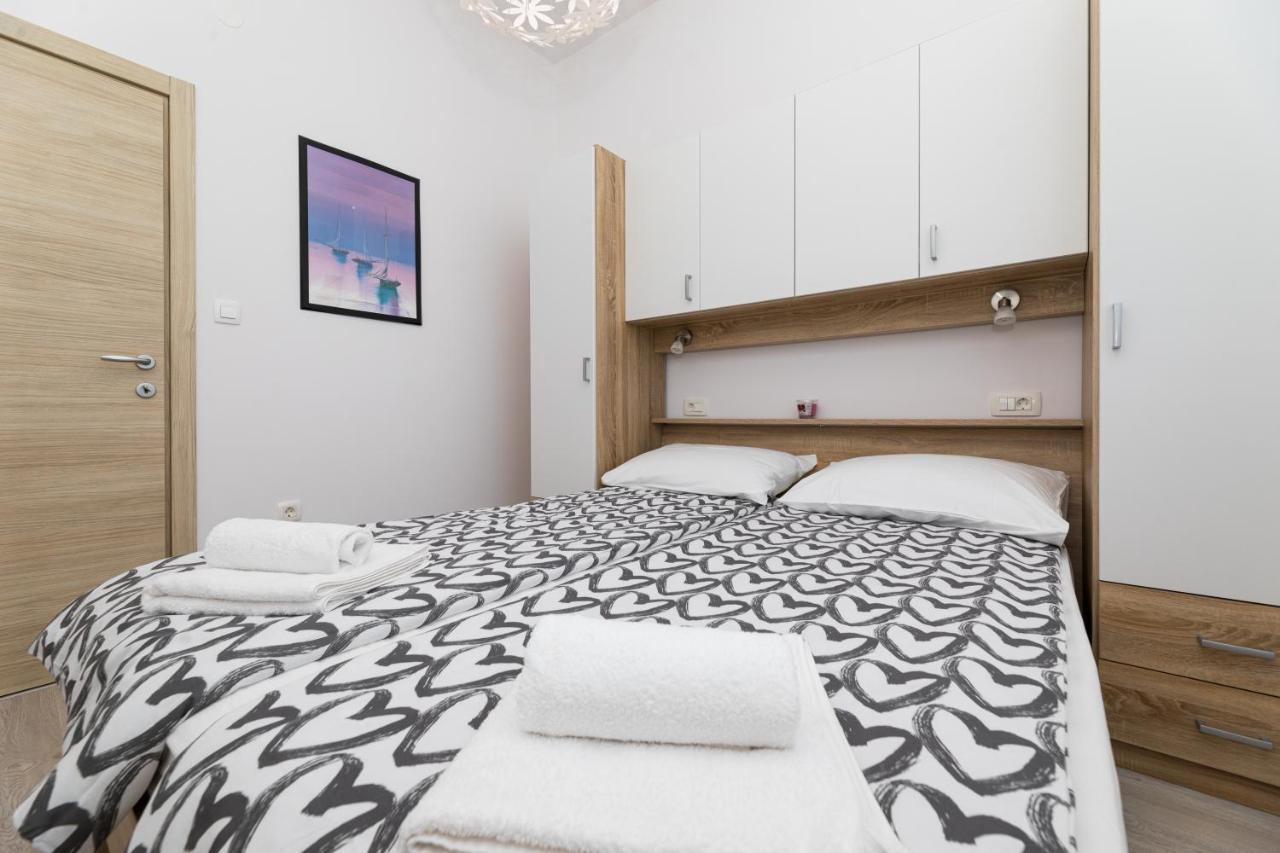 Apartments Jana Salatić エクステリア 写真