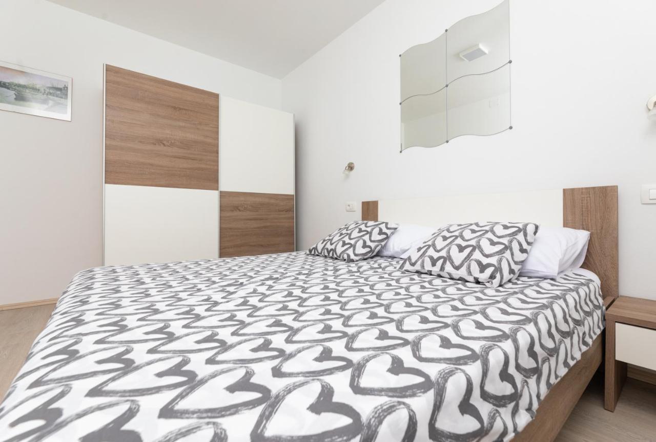 Apartments Jana Salatić エクステリア 写真