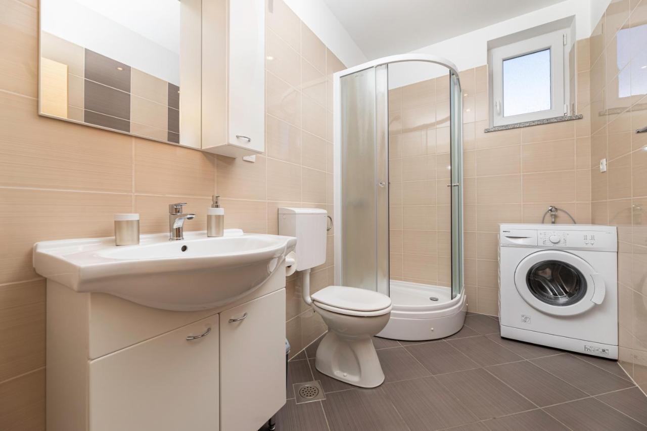 Apartments Jana Salatić エクステリア 写真